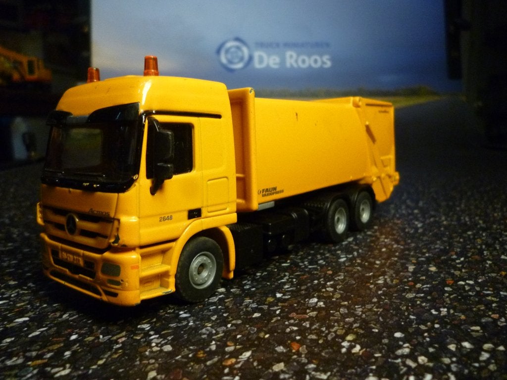 NZG Mercedes Actros vuilniswagen, Hobby en Vrije tijd, Modelauto's | 1:50, Ophalen of Verzenden, Zo goed als nieuw, Bus of Vrachtwagen