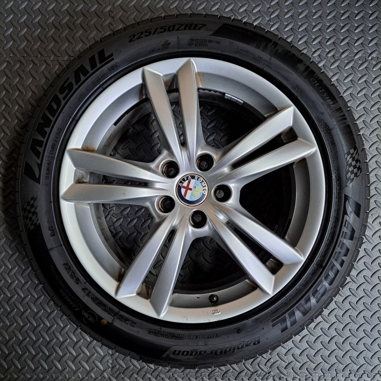 Sportieve Alfa Romeo 17 inch velgen met zomerbanden 5x110 ET, Ophalen, Gebruikt, Velg(en), -