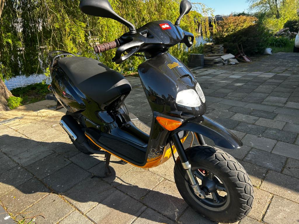 Aprilia rally, Fietsen en Brommers, Scooters | Aprilia, Ophalen, Zo goed als nieuw, Benzine, SR 50