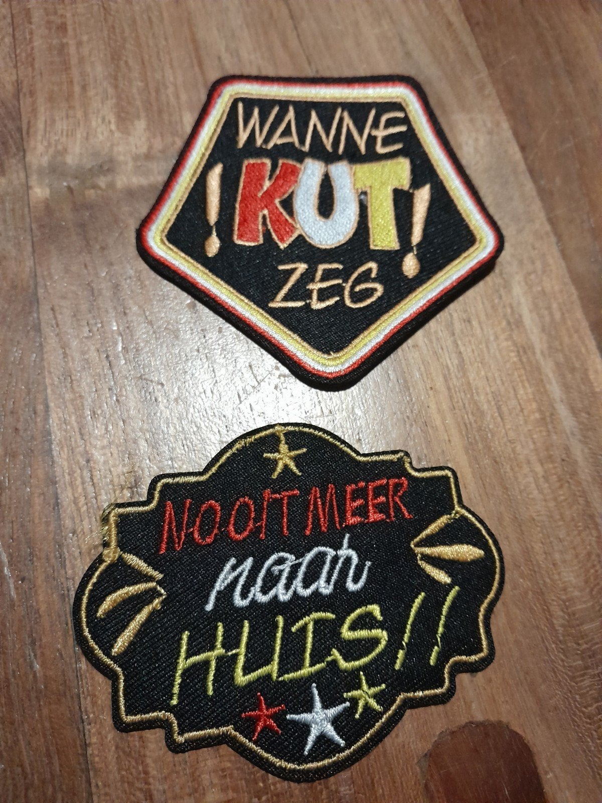 Opstrijkpatches - 'Wanne Kut Zeg' & 'Nooit Meer Naar, Ophalen of Verzenden, Zo goed als nieuw, Meerdere stickers