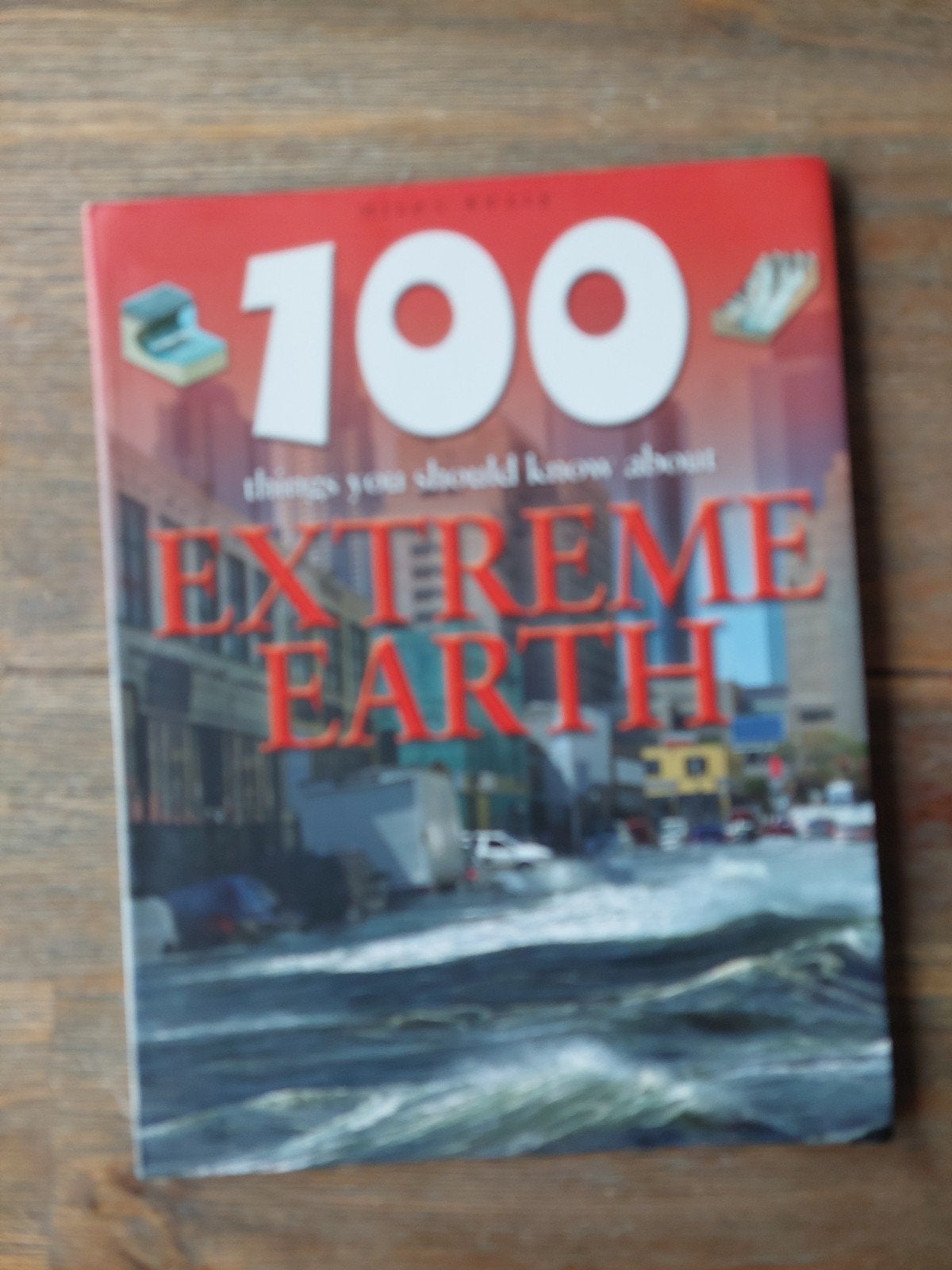 Boek: 100 things you should know about Extreme Earth, Ophalen of Verzenden, Zo goed als nieuw, Miles Kelly, Natuurwetenschap
