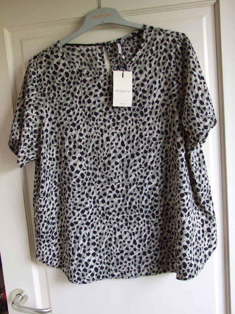 Only Carmakoma nieuwe top met kaartje 48, Kleding | Dames, Tops, Meerkleurig, Maat 46/48 (XL) of groter, Nieuw, Ophalen of Verzenden