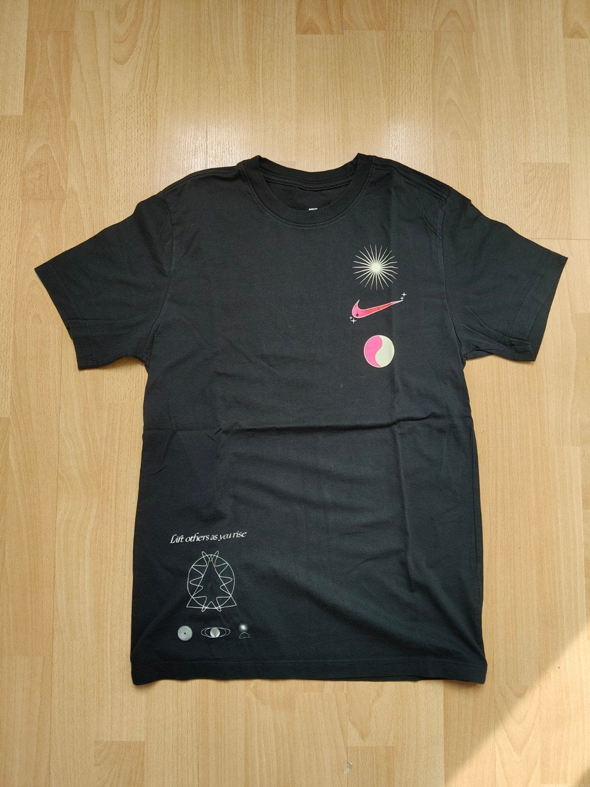Nike The Tee T-shirt Zwart met print - Maat S, Zwart, Nike, Nieuw, Ophalen of Verzenden