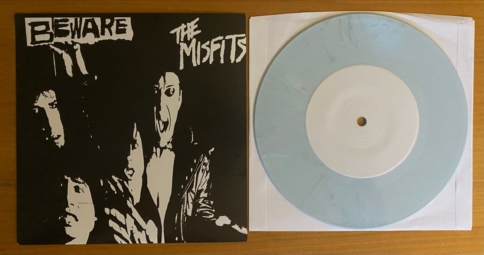 The Misfits - Beware - Blauw gemarmerd vinyl 7 inch EP, Ophalen, 7 inch, Colored vinyl, Zo goed als nieuw