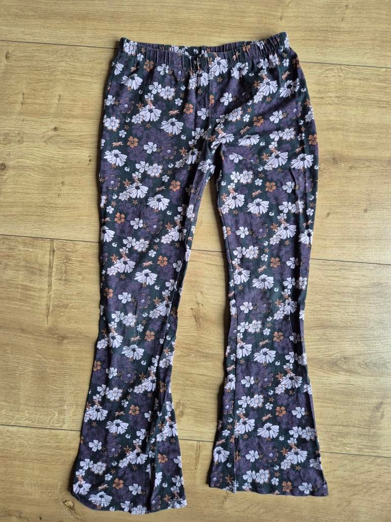 Z8 flared broek maat 140 met vrolijke bloemenprint, Kinderen en Baby's, Kinderkleding | Maat 140, Broek, Meisje, Z8, Ophalen of Verzenden