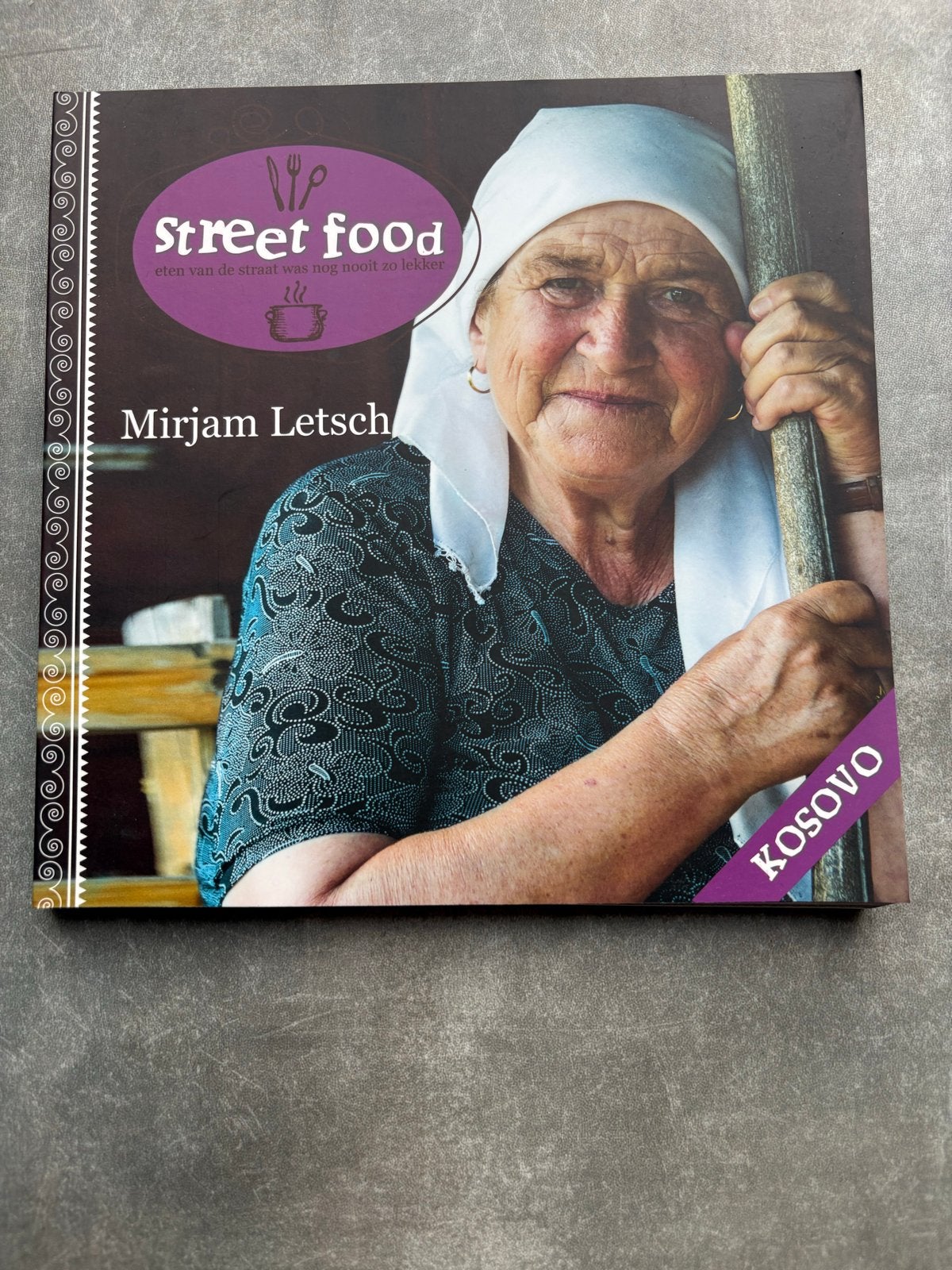 Street Food Kosovo - Mirjam Letsch kookboek, Ophalen of Verzenden, Zo goed als nieuw, Overige gebieden, Hoofdgerechten