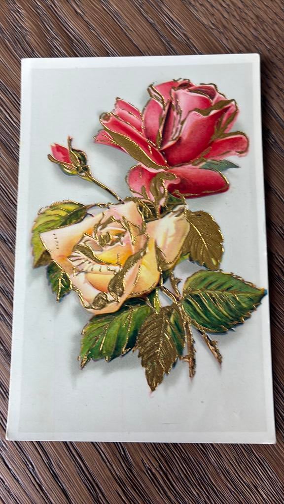 Rozen. Rode en gele roos, glanskaart met goudopdruk, Ophalen of Verzenden, Voor 1920