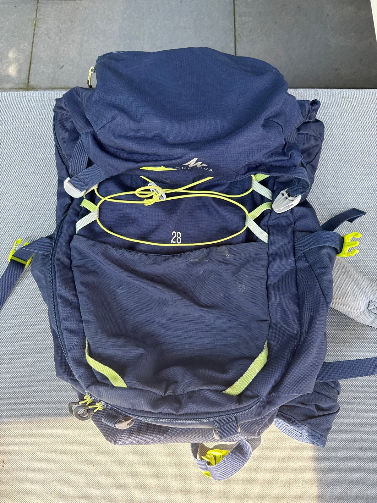 Quechua rugzak 28L met regenhoes, Ophalen, Gebruikt, 40 cm of meer, Overige merken