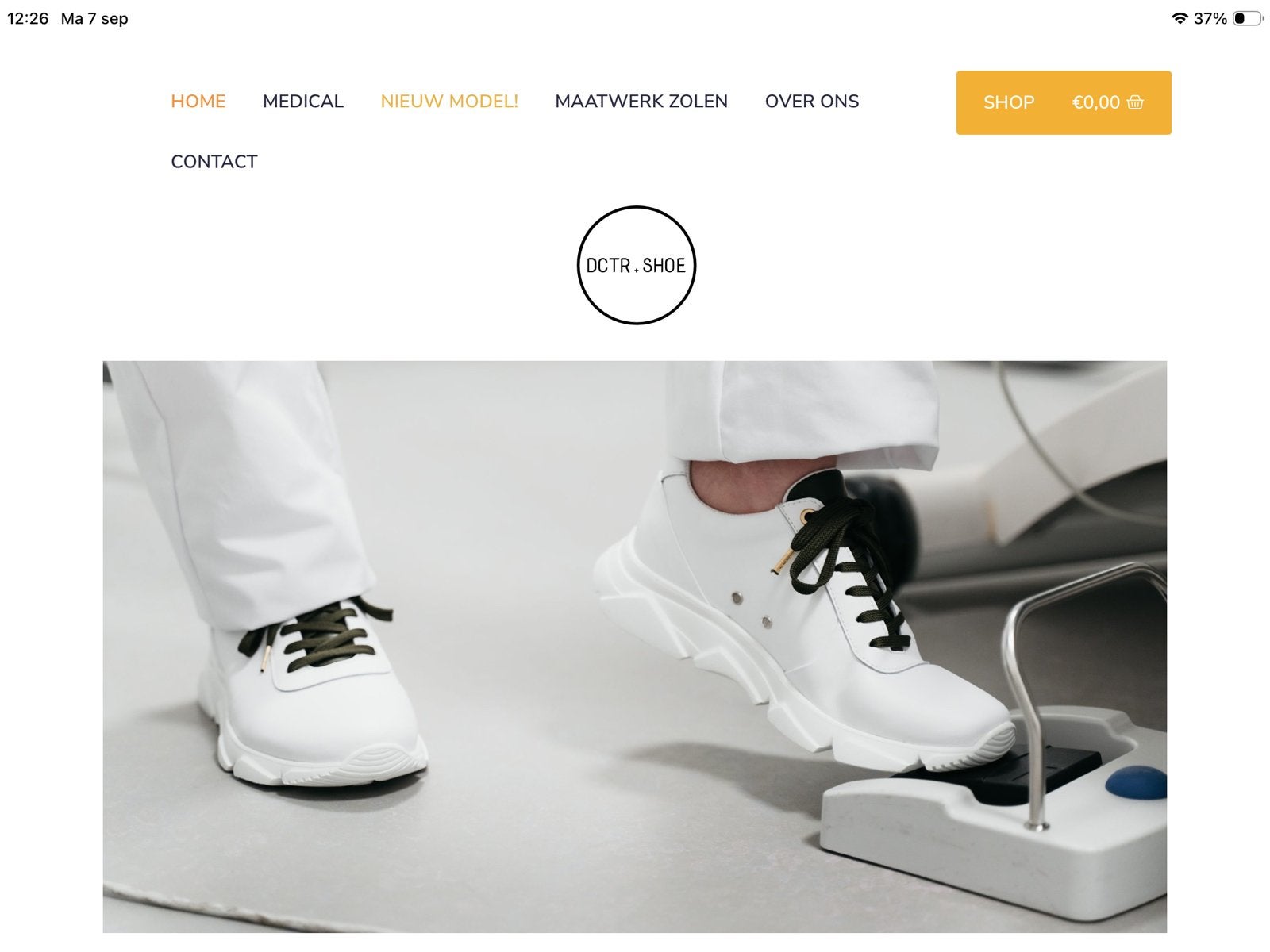 Docter Shoe 43, Wit, Ophalen of Verzenden, Zo goed als nieuw, Werkschoenen
