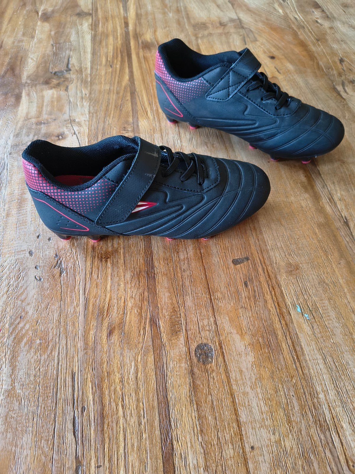 Dutchy voetbalschoenen maat 34 - Nette staat, Maat XS of kleiner, Ophalen of Verzenden, Gebruikt, Schoenen
