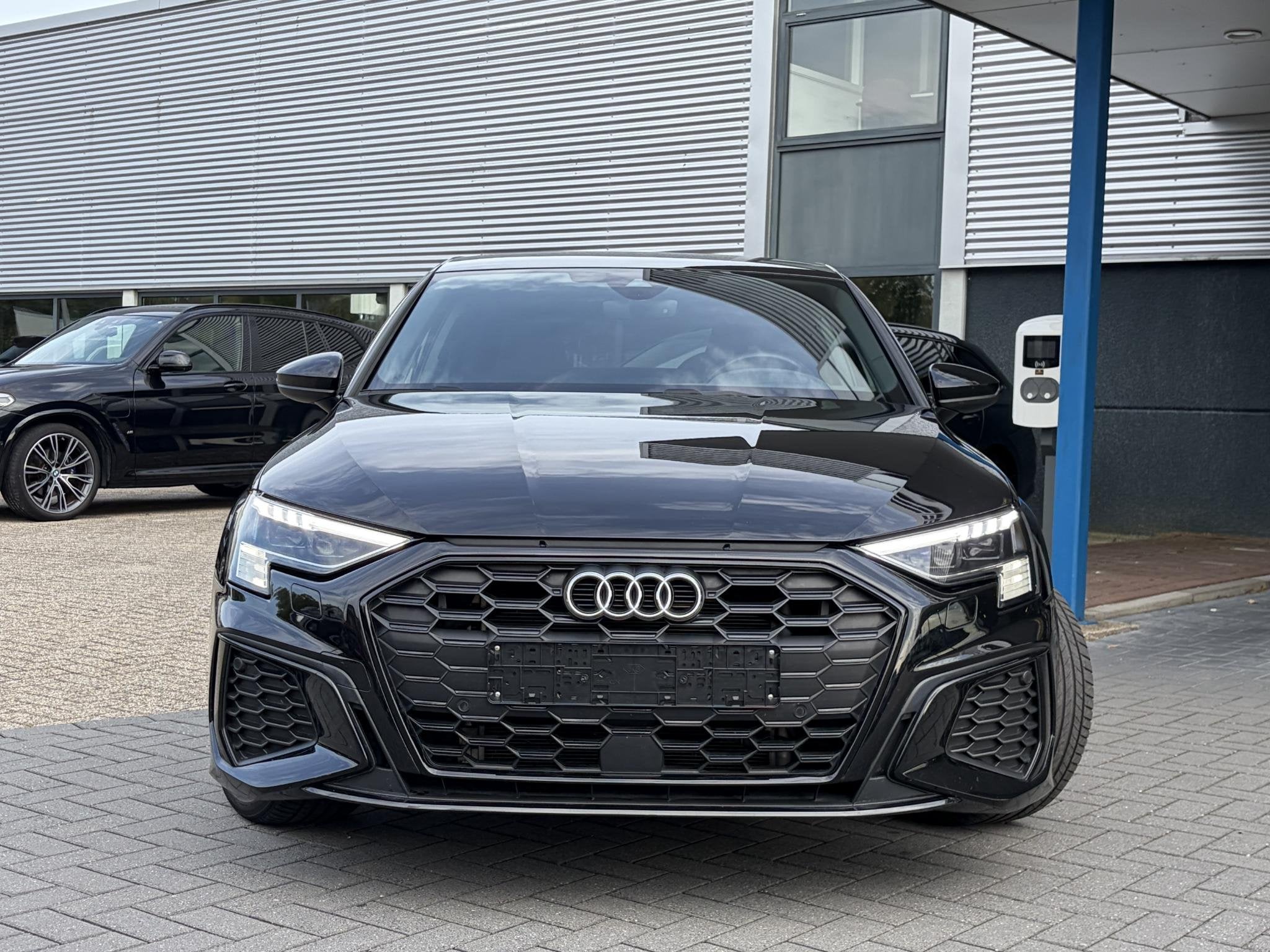 Audi A3 Sportback 45 TFSI e S edition Competition | Matrix L, Auto's, Gebruikt, 4 cilinders, Leder en Stof, Zwart
