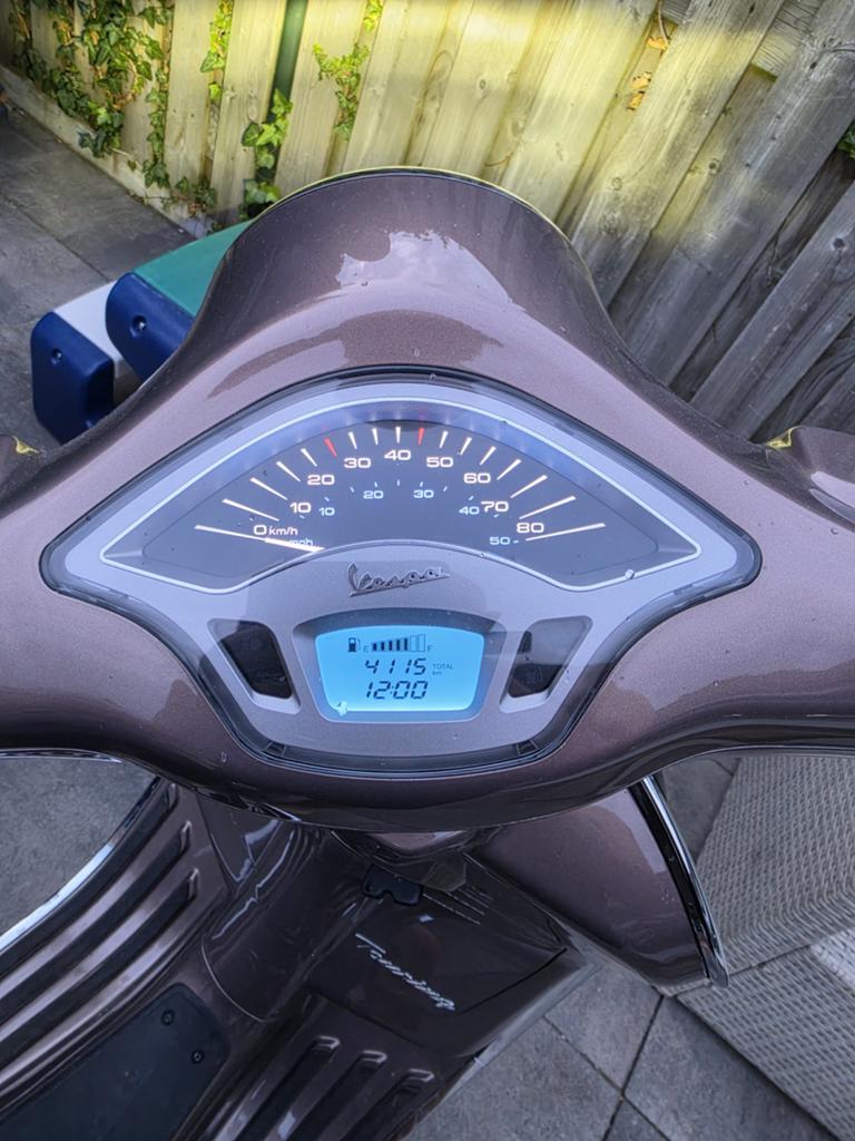 Vespa LXV - Bruin - Zo goed als nieuw, Maximaal 45 km/u, Ophalen of Verzenden, Zo goed als nieuw, Vespa LXV