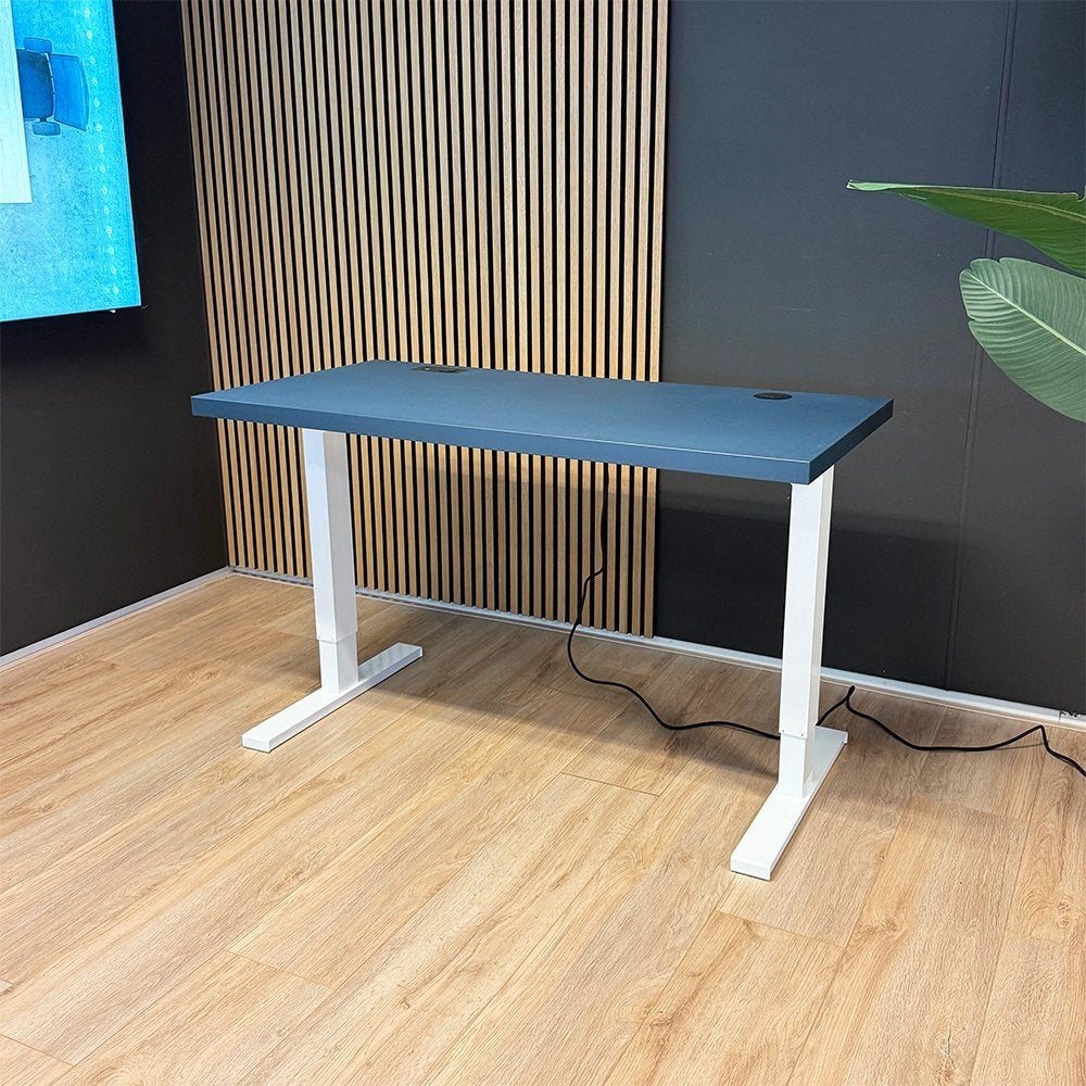 Actiforce Elements Solid 1380 Zit-sta bureau 138x67 cm blauw, Ophalen, Zit-sta bureau, Elektrisch, Metaal