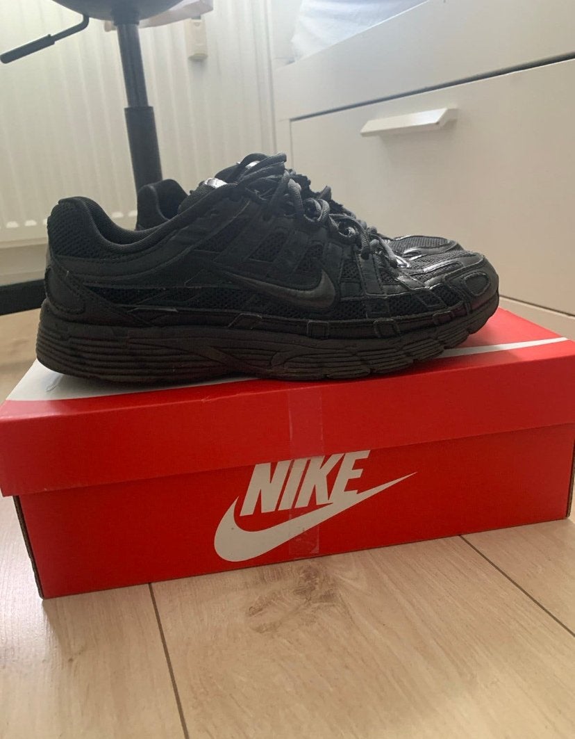 Nike P-6000 Zwarte Sneakers Maat 42, Ophalen of Verzenden, Gedragen, Zwart, Sneakers of Gympen