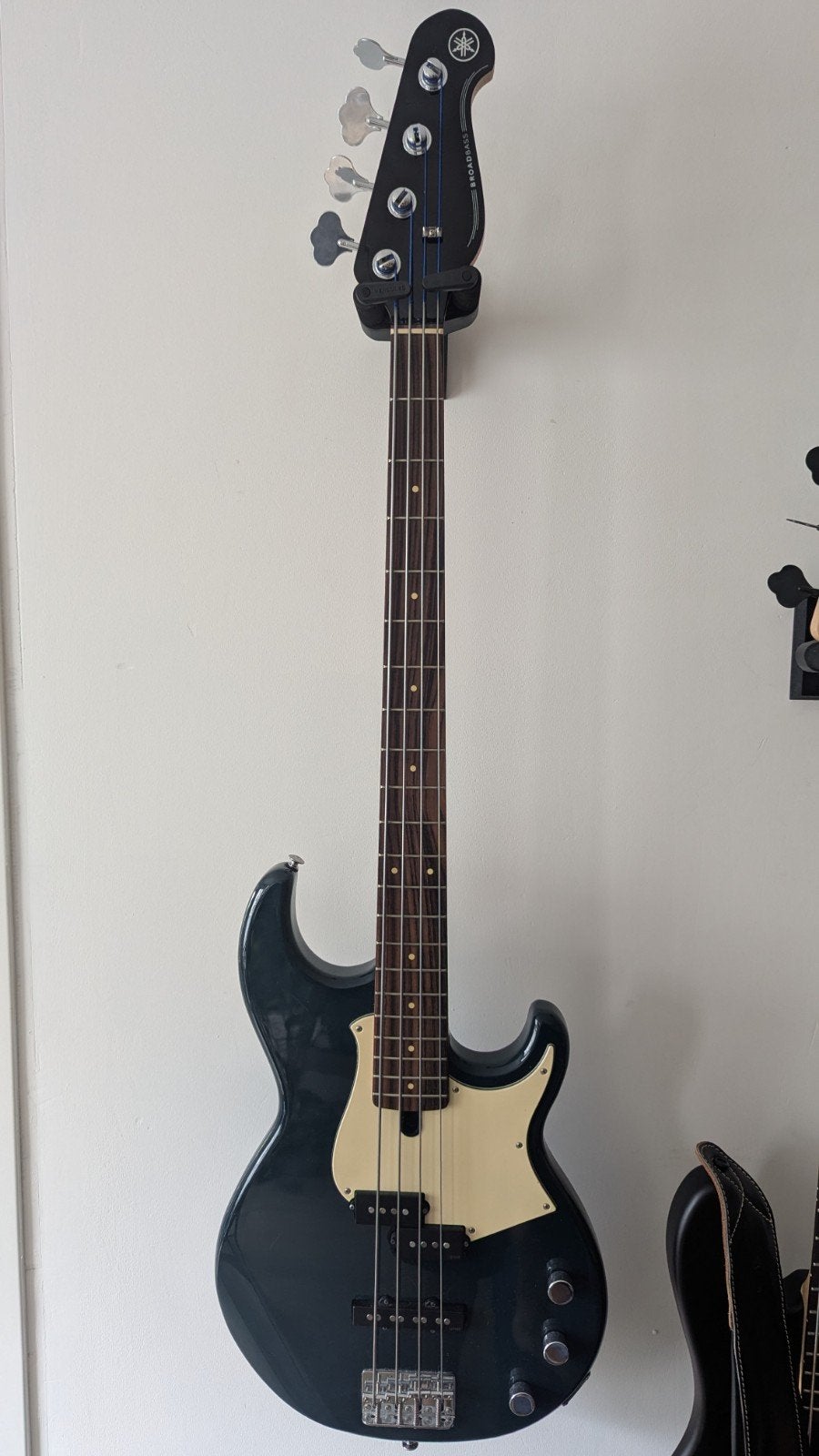 Yamaha BB434, Muziek en Instrumenten, Snaarinstrumenten | Gitaren | Bas, Ophalen, Zo goed als nieuw, Elektrisch