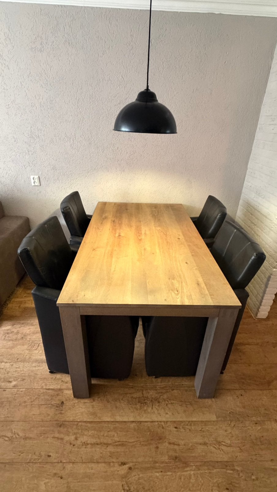 Robuuste eettafel met 4 luxe leren relax eetkamerstoelen., Ophalen