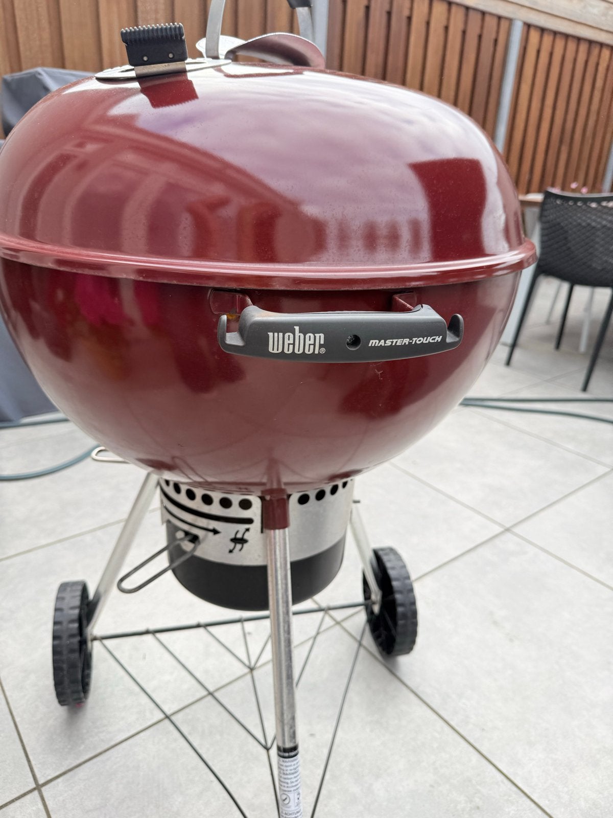 Weber Master-Touch Premium Houtskoolbarbecue Rood, Ophalen, Zo goed als nieuw
