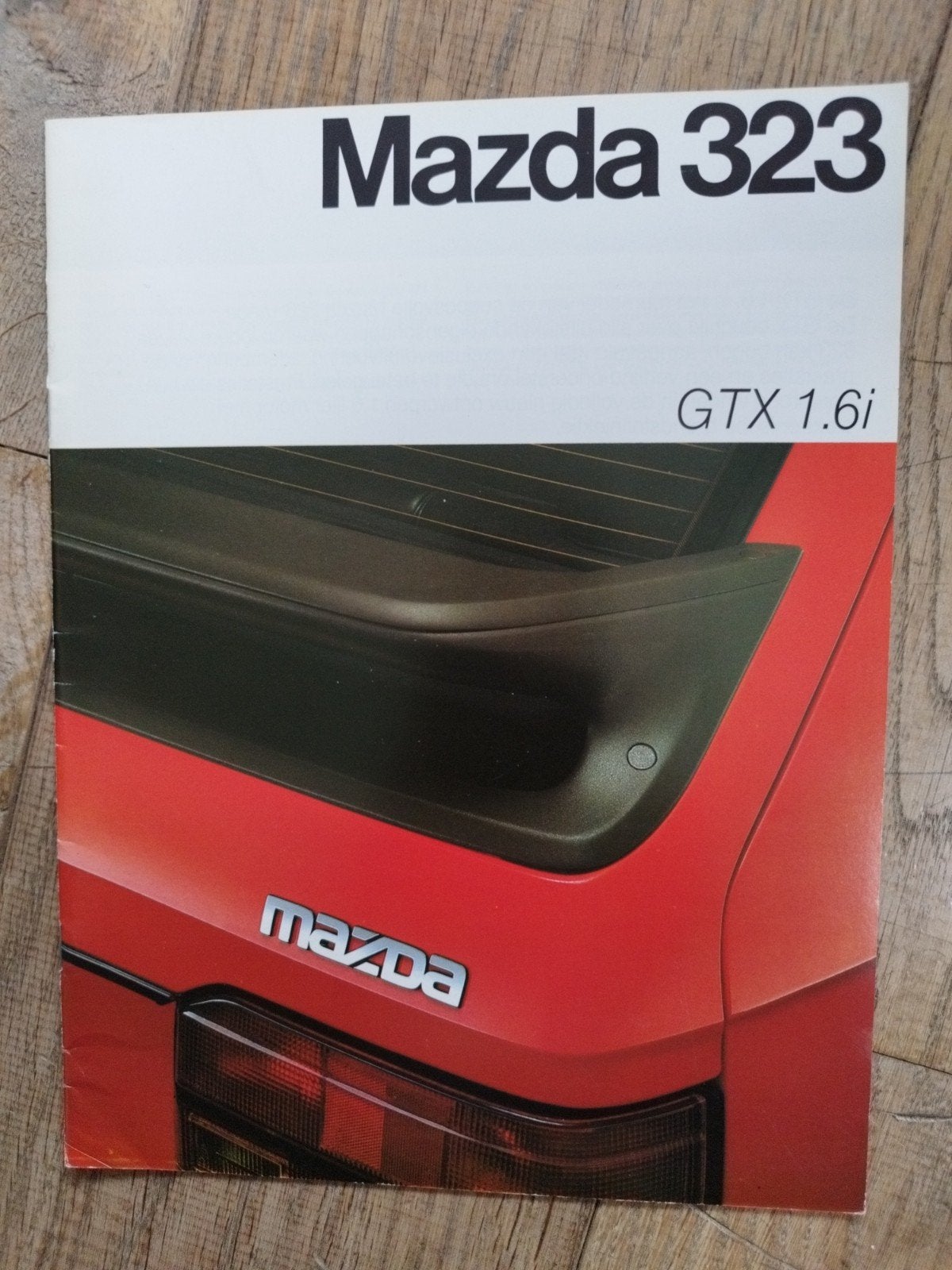 Mazda 323 GTX 1.6i brochure uit 1985 - 20 pagina's, Mazda, Ophalen of Verzenden, Zo goed als nieuw, Mazda
