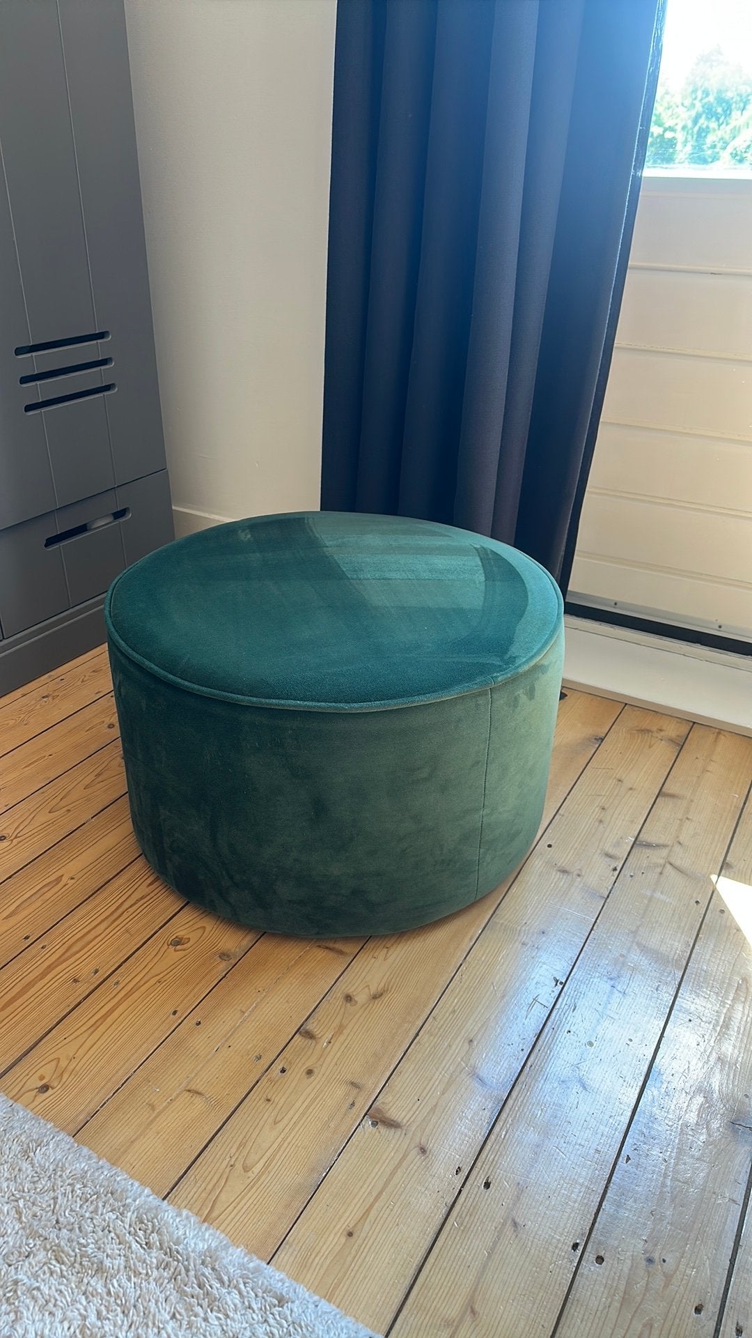 WOOOD Poef/hocker velvet groen, Huis en Inrichting, Banken | Voetenbanken en Poefen, Ophalen, Zo goed als nieuw, Stof, 50 tot 75 cm