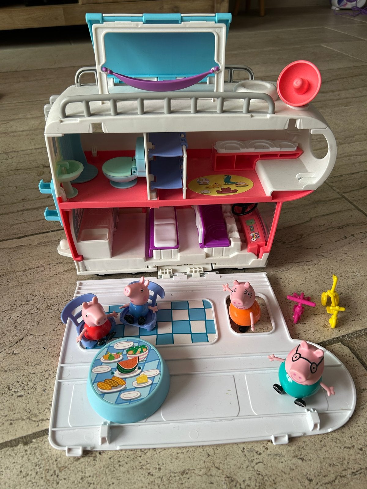 Peppa Pig Campervan met figuren en accessoires, Kinderen en Baby's, Ophalen of Verzenden, Gebruikt, Jongen of Meisje