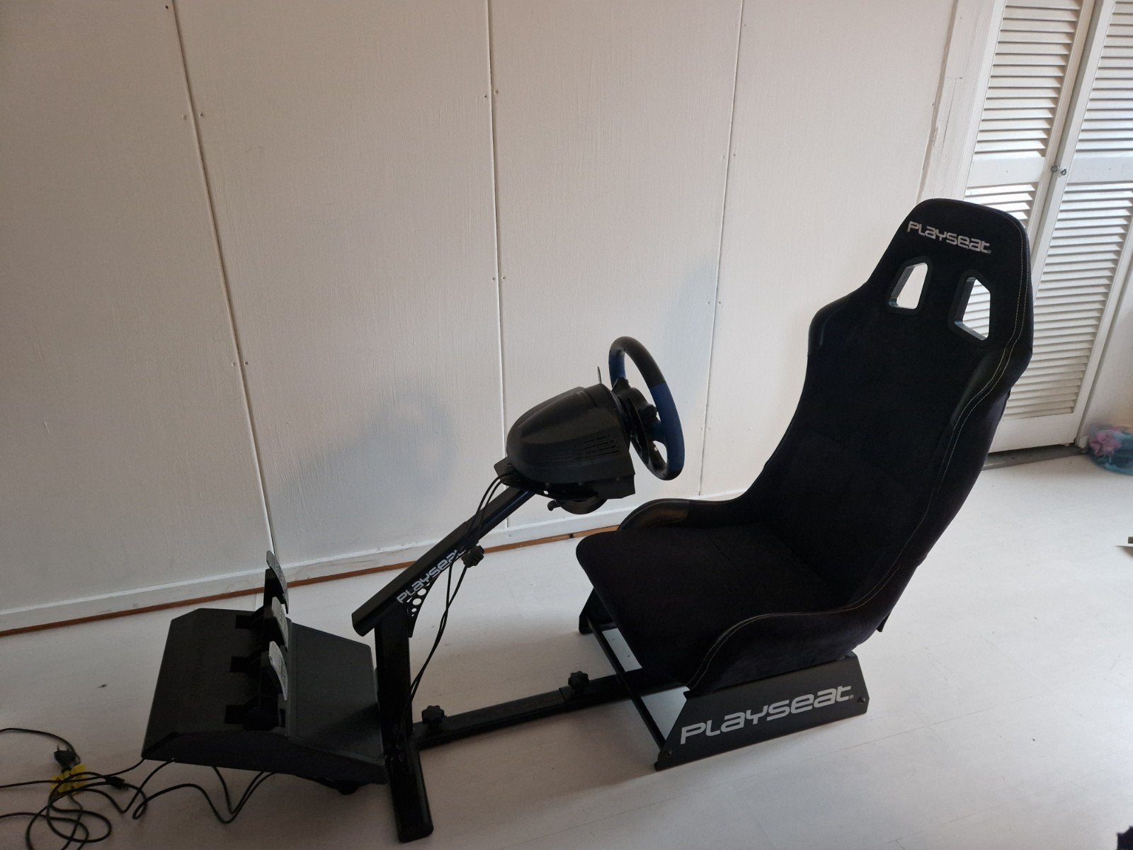 Playseat Alcantara met T150 racestuur en 2 PS5 games, Spelcomputers en Games, Ophalen, Zo goed als nieuw