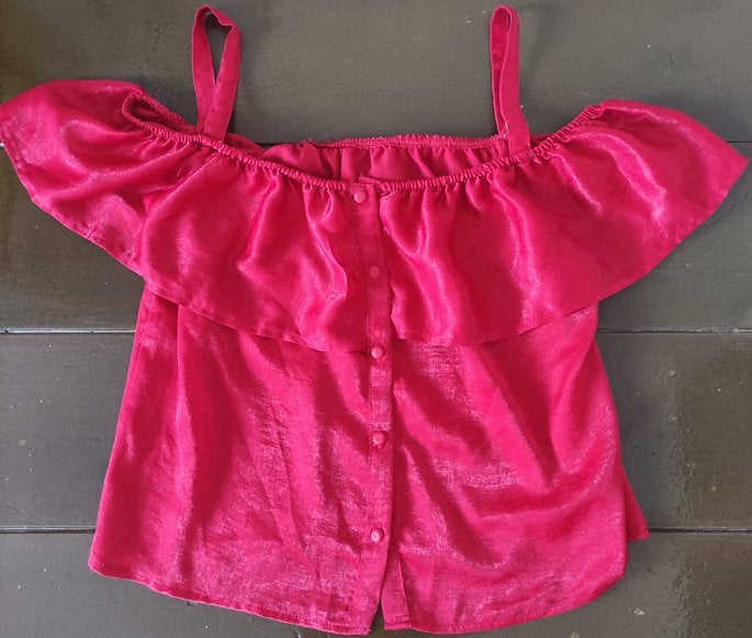 Rode crop top met ruffle / ruche en knoopjes., Maat 38/40 (M), Ophalen of Verzenden, Zo goed als nieuw, Zonder mouw