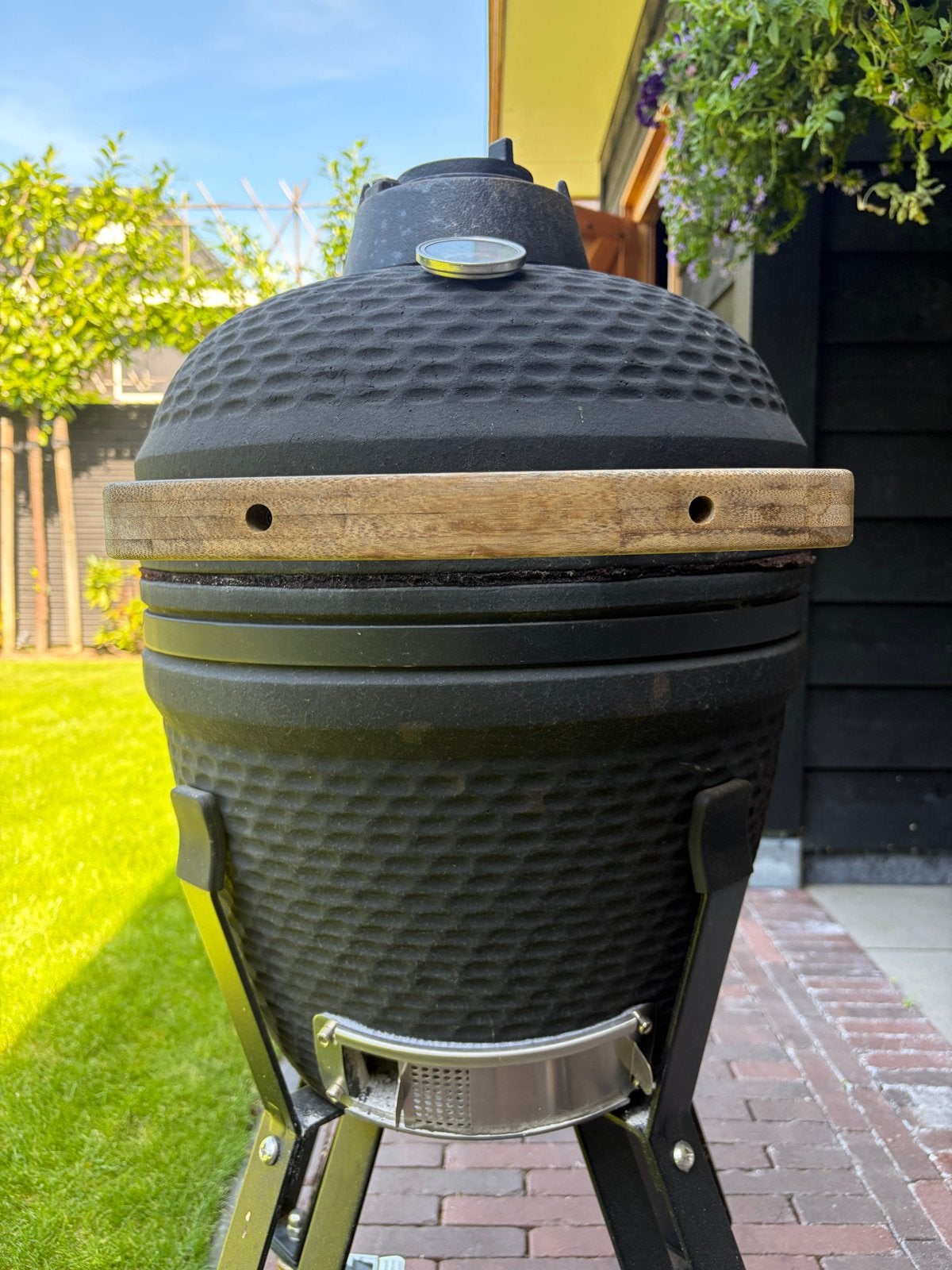 Kamado BBQ - goede staat!, Tuin en Terras, Houtskoolbarbecues, Ophalen, Gebruikt, Met accessoires