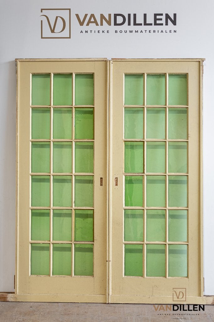 Oude ensuite schuifdeuren kleur glas in roedeverdeling