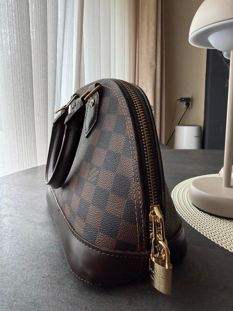 Louis Vuitton Alma BB Damier Ebene Handtas, Ophalen of Verzenden, Zo goed als nieuw, Bruin, Handtas