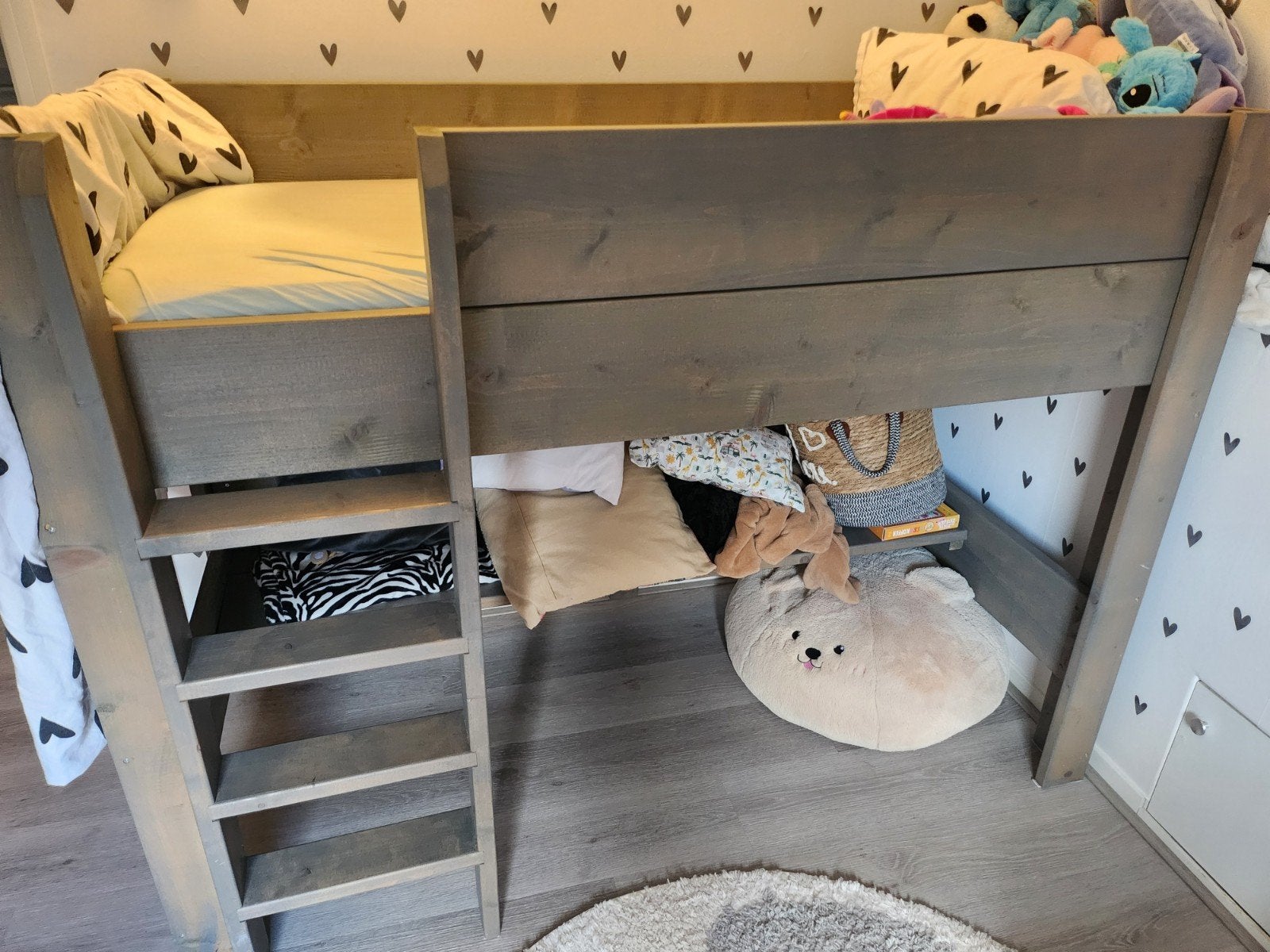 Mooie grijze hoogslaper met matras en lattenbodem, Ophalen, Gebruikt, Hoogslaper, Minder dan 160 cm
