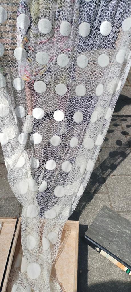 Witte vitrage met stippenpatroon, Modern, Speels, 100 tot 150 cm, Wit, Ophalen of Verzenden