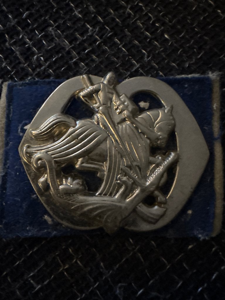 Origineel Baretembleem Cavalerie – Regiment Huzaren van, Verzamelen, Ophalen of Verzenden, Landmacht, Nederland, Embleem of Badge