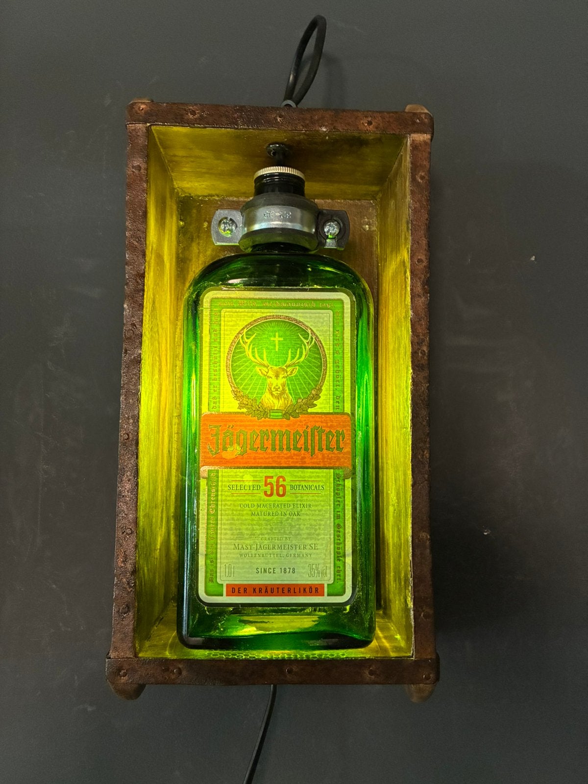 Jägermeister Wandlamp in oude steenmal, Met schakelaar, Wandlamp, Glas, Meerkleurig
