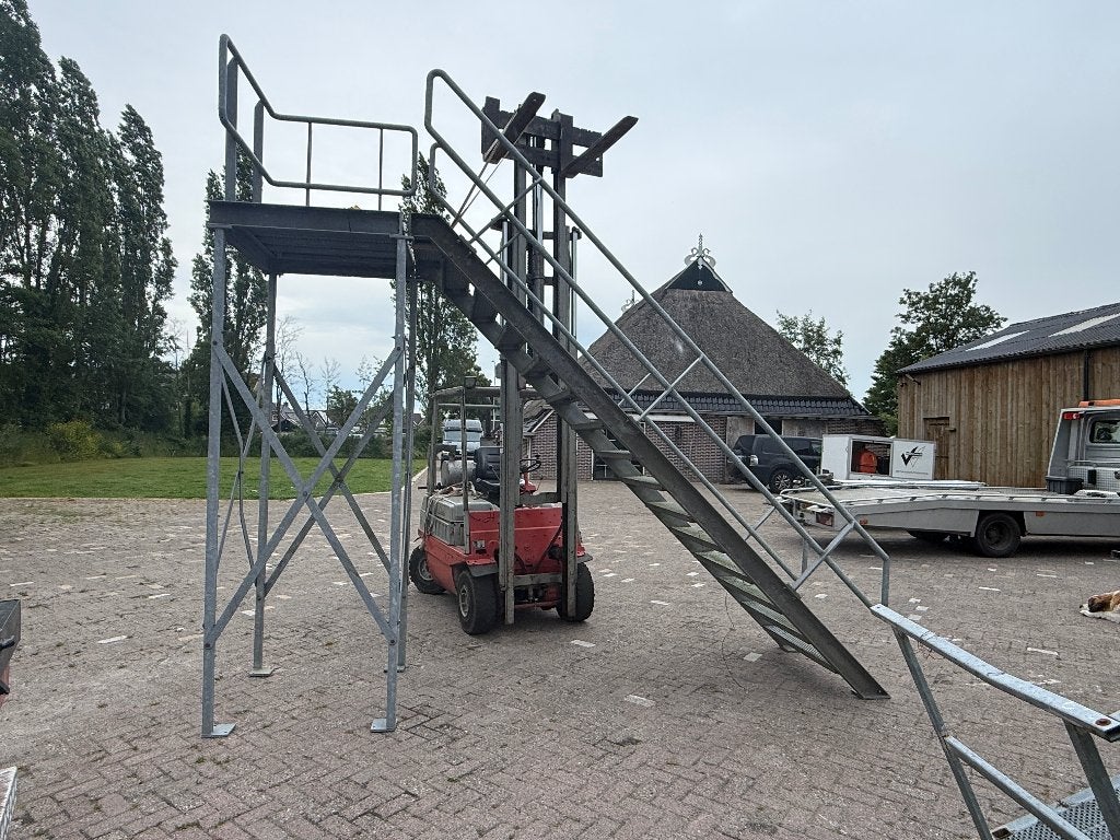 Metalen trap met bordes, Doe-het-zelf en Verbouw, Ladders en Trappen, Ophalen of Verzenden, Gebruikt, Trap, 2 tot 4 meter