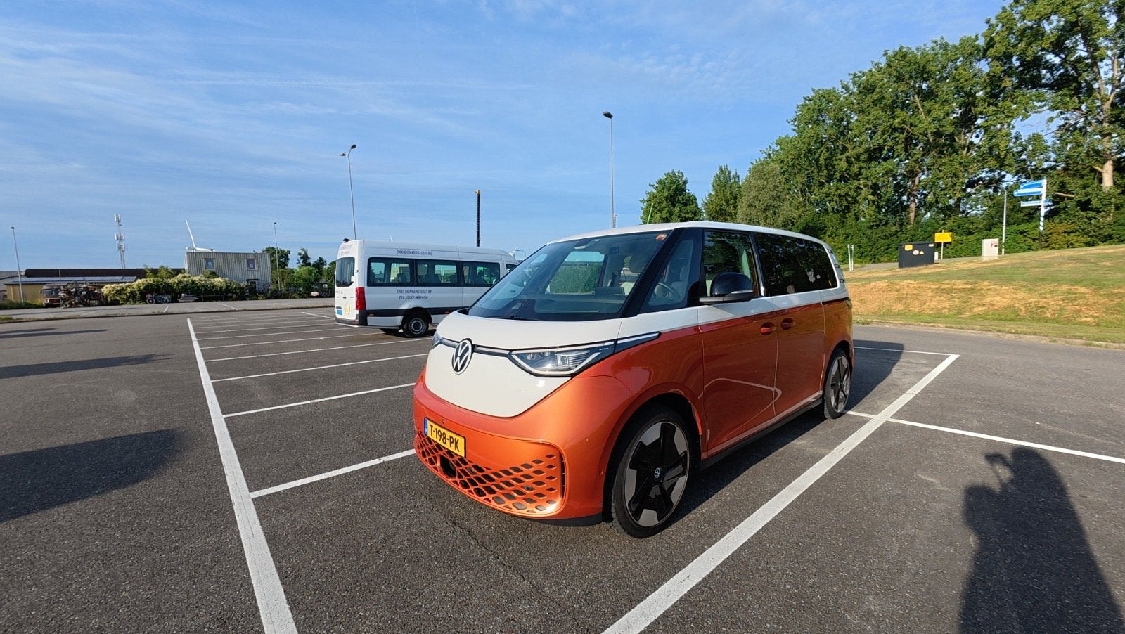 Volkswagen ID.Buzz 77kWh 204pk 2023 Wit, Auto's, Automaat, Achterwielaandrijving, 495 min, Elektrisch