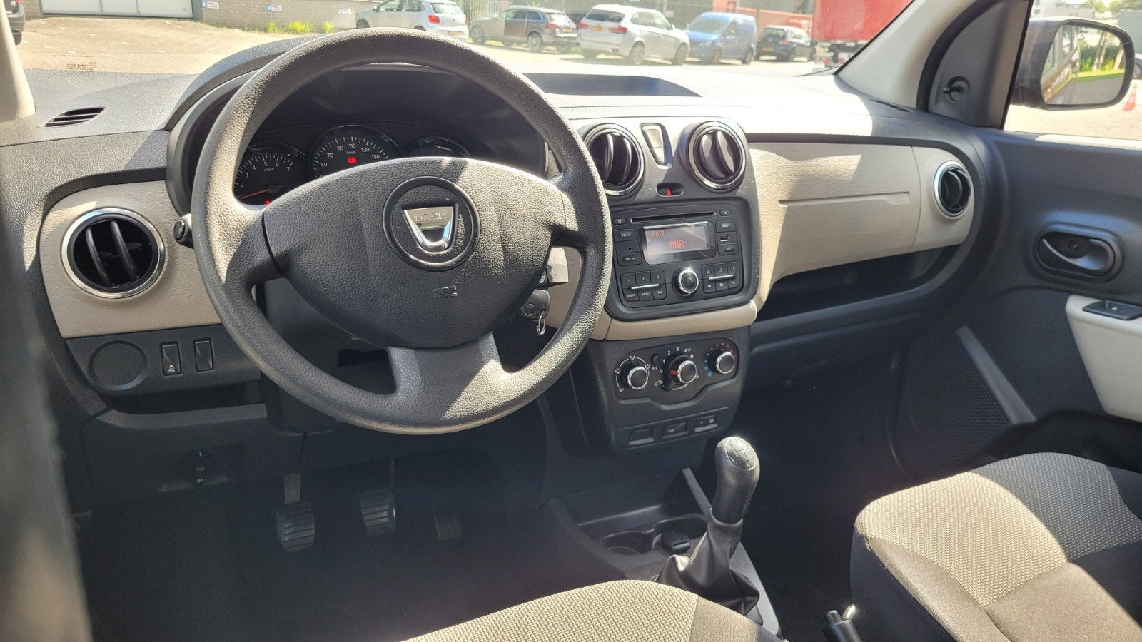 Dacia Lodgy 1.2 Tce 115PK S&S 5p 2016 dealer onderhouden!, Voorwielaandrijving, Stof, 625 kg, 4 cilinders