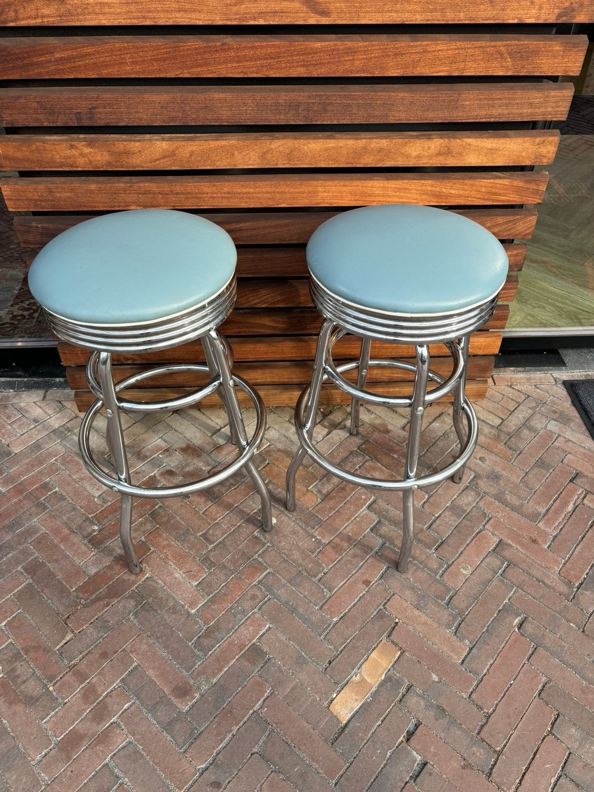 2 American diner barkrukken, 2 krukken, Ophalen, Zo goed als nieuw, 60 tot 90 cm