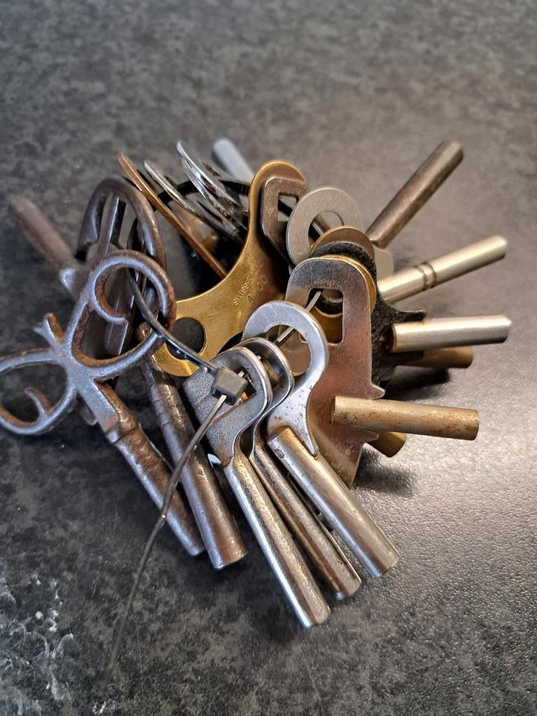 17 Diverse Kloksleutels - Uitstekende Staat, Antiek en Kunst, Antiek | Klokken, Ophalen