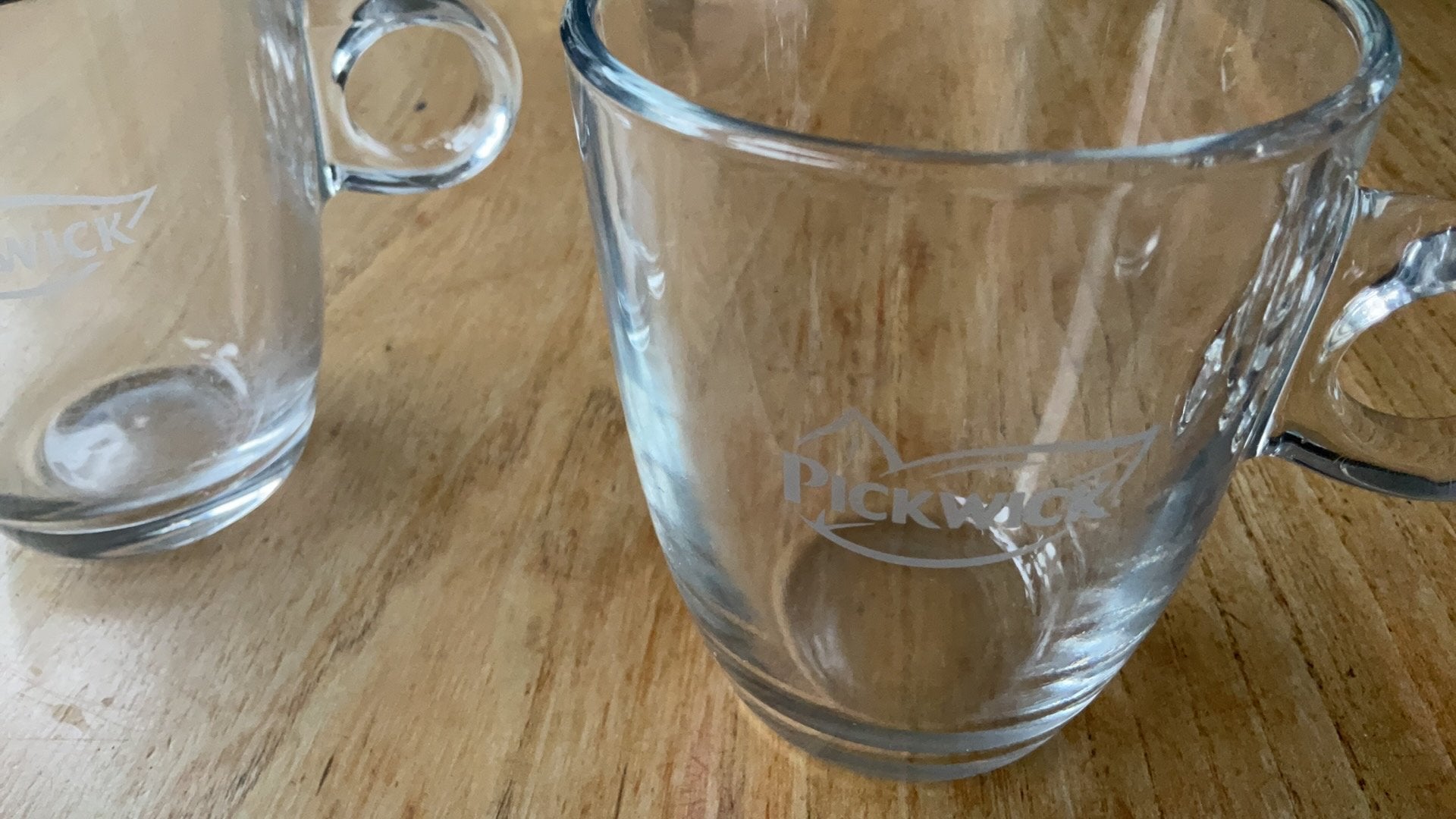4 PICKWICK THEE GLAZEN  DOUWE EGBERTS INH. 200 ML, Glas of Glazen, Gebruikt, Overige merken, Ophalen of Verzenden