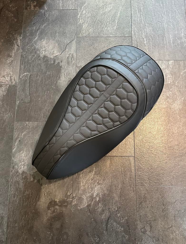 (Zwart) Vespa sprint/primavera duo mono rs zadel(anti slip), Ophalen of Verzenden, Nieuw, Zadel, Vespa