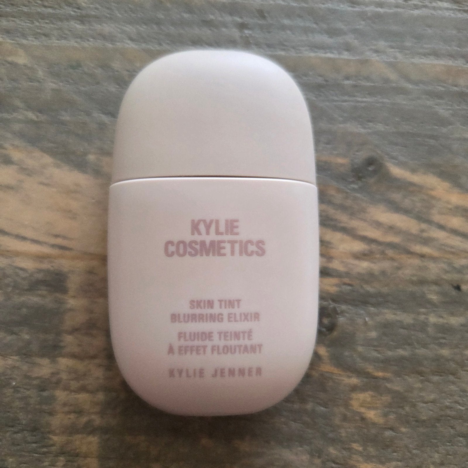 Kylie Cosmetics Skin Tint 5W - 1x gebruikt, Ophalen of Verzenden, Zo goed als nieuw