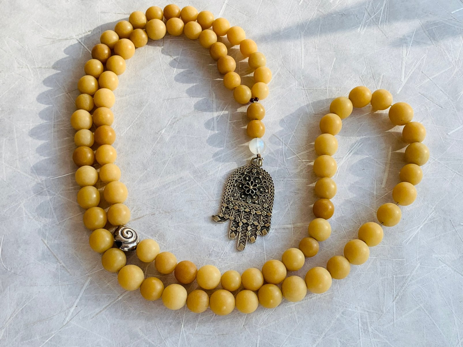 Happinez jade ketting met zilveren filligraan hamsa hanger, Ophalen of Verzenden, Zo goed als nieuw, Groen, Steen of Mineraal