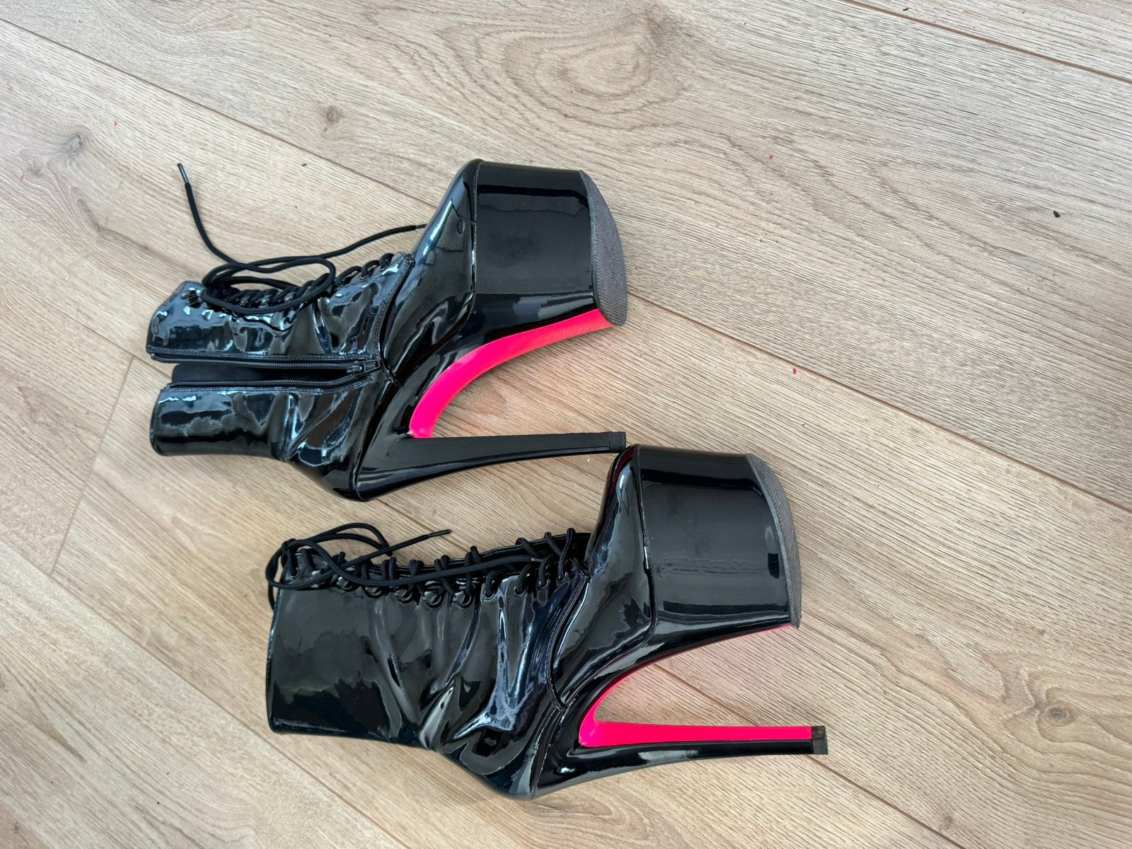 Enkellaarsjes met plateauhak neon kleur maat 36, Kleding | Dames, Zwart, Lage of Enkellaarzen, Ophalen of Verzenden, Zo goed als nieuw