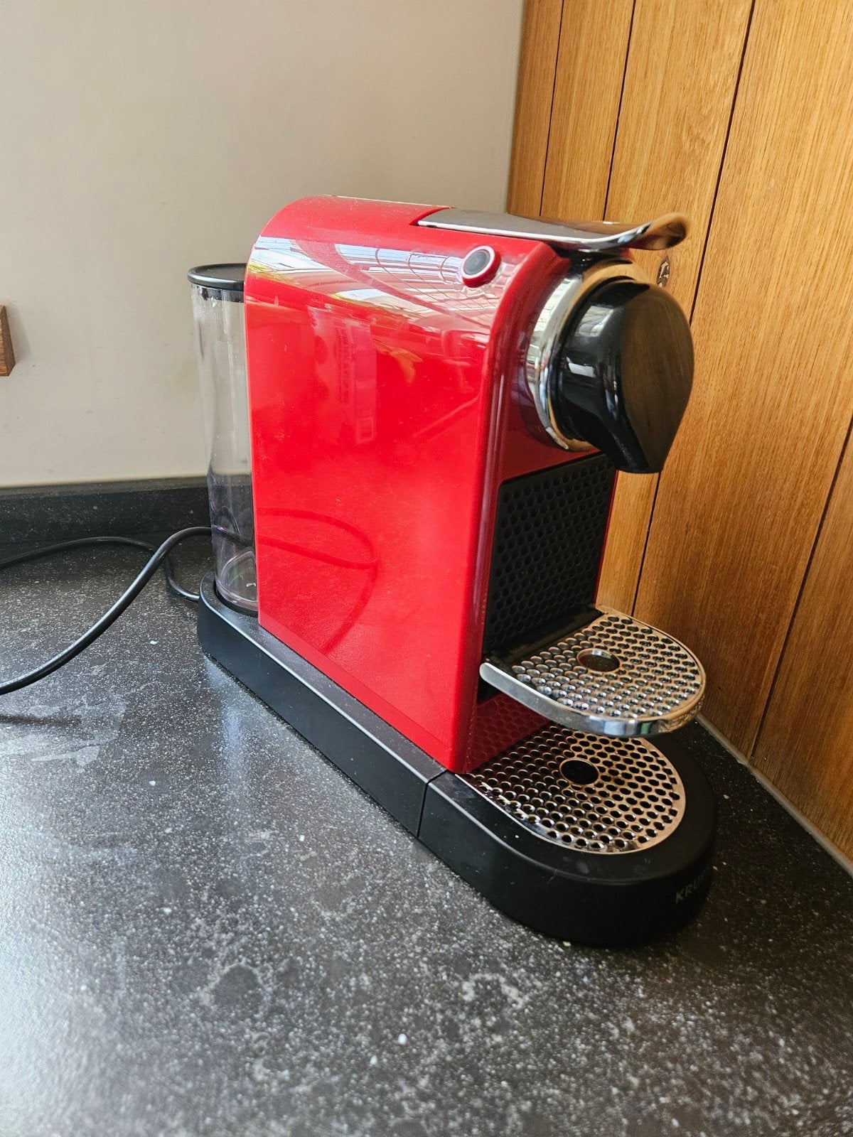 Krups Nespresso Essenza Mini XN1101 Rood - Zo goed als nieuw, Witgoed en Apparatuur, Espresso apparaat, Ophalen of Verzenden, Zo goed als nieuw