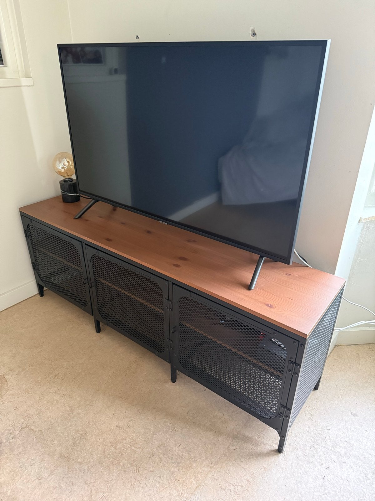 IKEA FJÄLLBO TV-meubel / dressoir - Zwart/Hout, Ophalen, 100 tot 150 cm, Zo goed als nieuw, Minder dan 100 cm