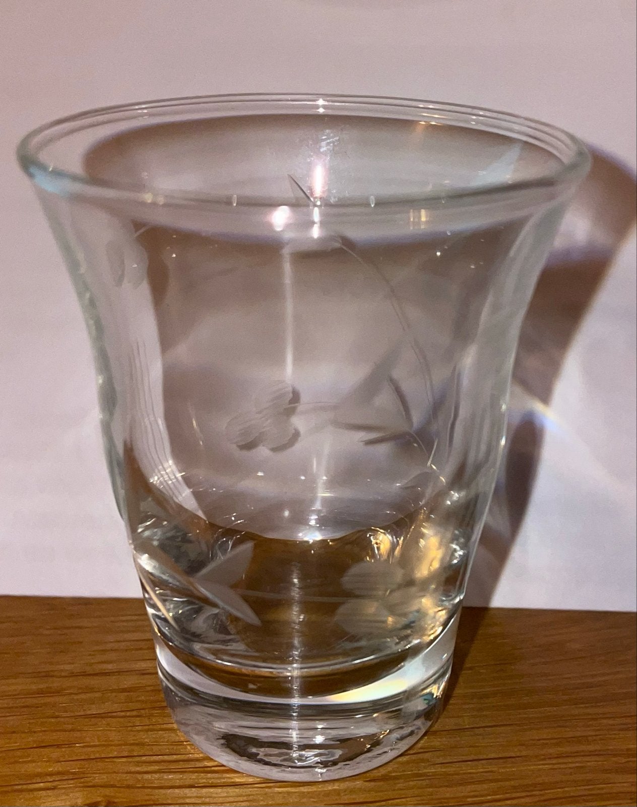 Vintage Glazen Borrelglas met Gegraveerd Bloemmotief, Ophalen of Verzenden