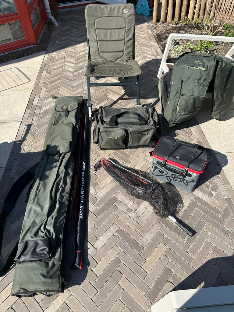 Complete Visset: stoel, jas, tas, foudraal, benodigdheden, Watersport en Boten, Ophalen, Zo goed als nieuw, Complete hengel