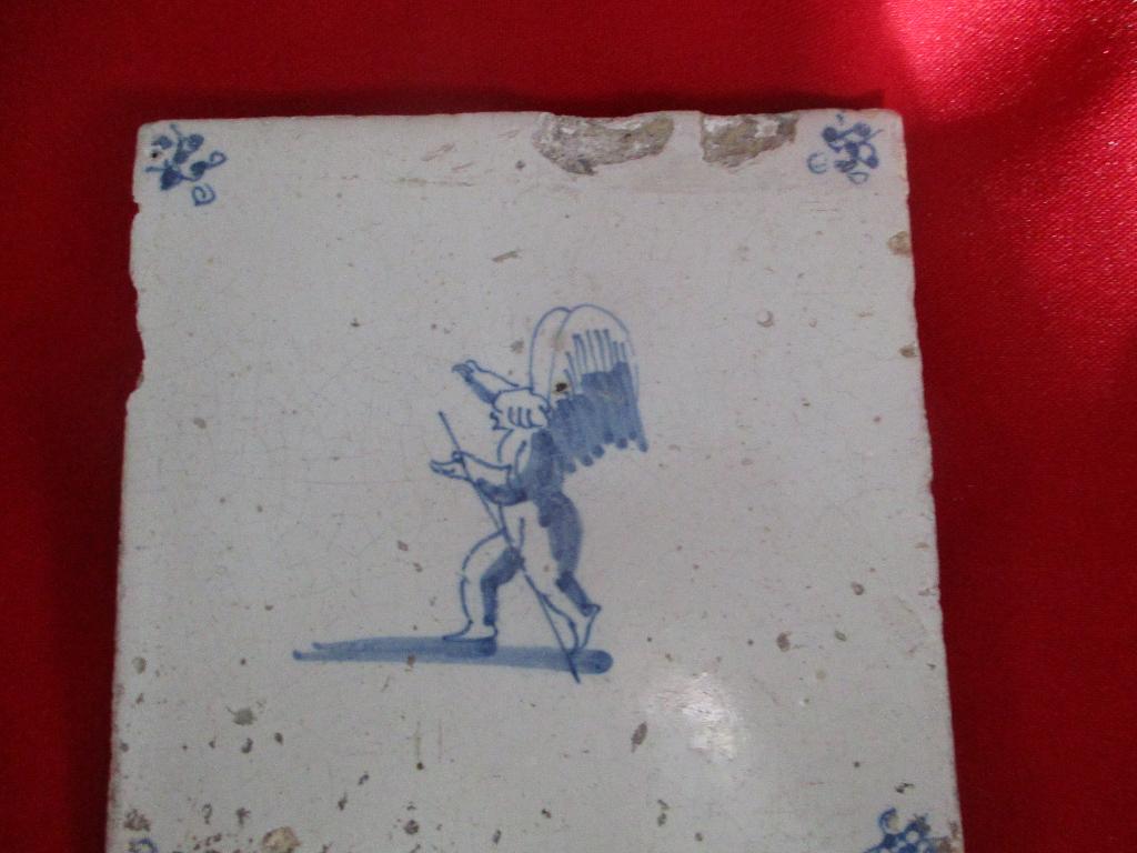 Een antieke tegel  is geen Bodemvondst ., Antiek en Kunst, Antiek | Wandborden en Tegels, Ophalen of Verzenden