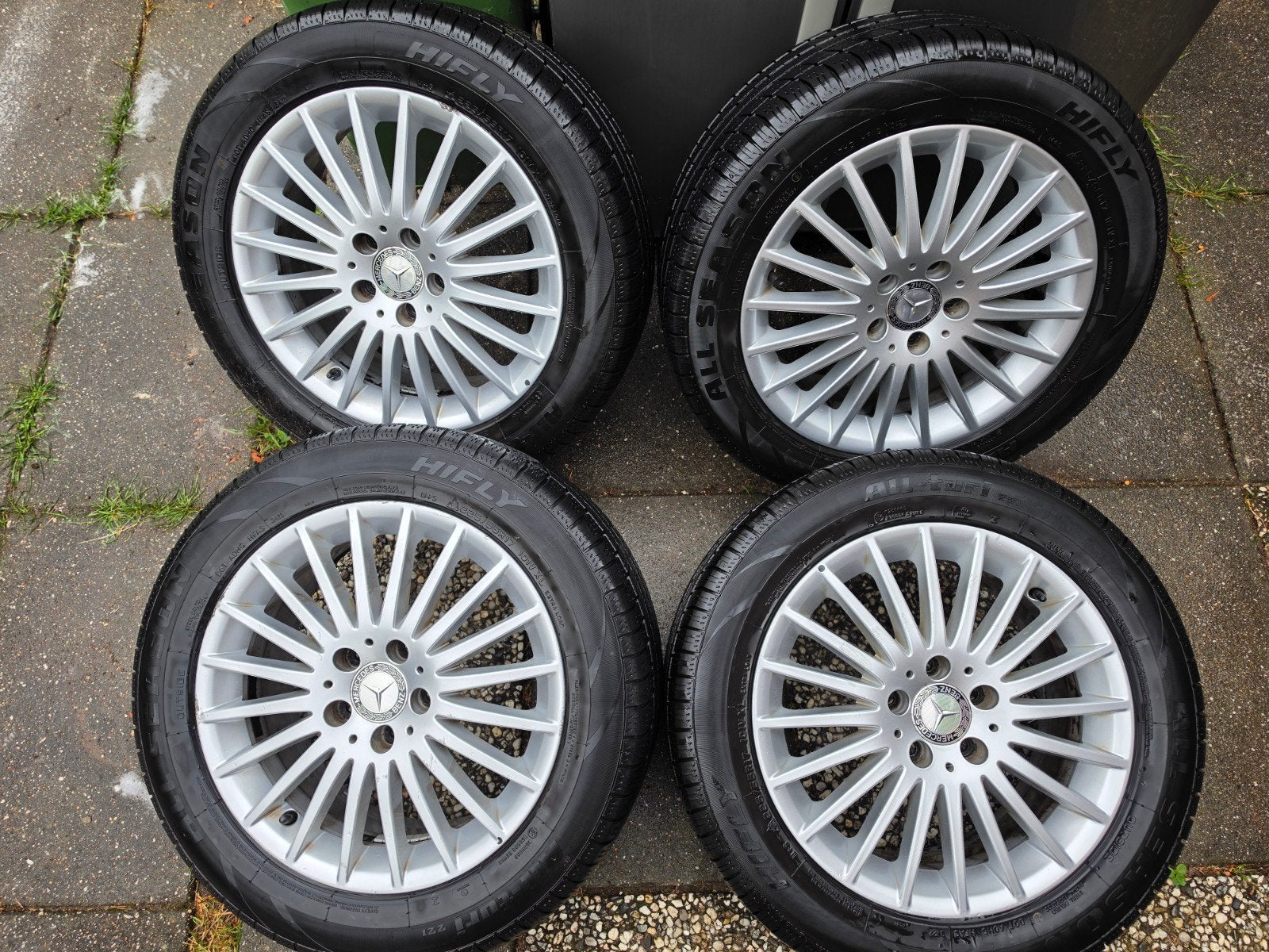 Originele 17 inch Mercedes Vito velgen met all-season banden, Ophalen, Gebruikt