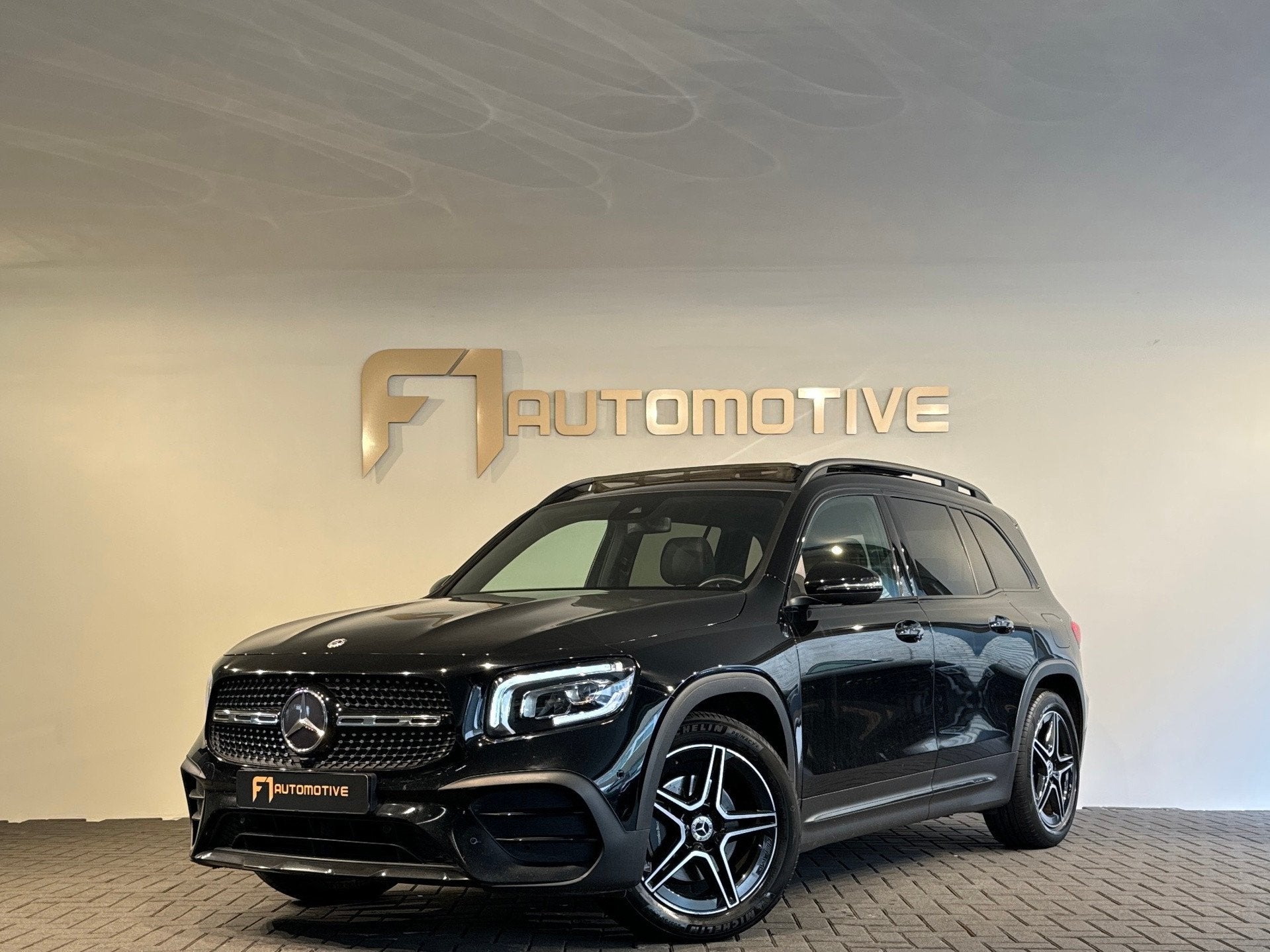 Mercedes-Benz GLB 200 AMG Pano|Carbon|Dodehoek|Stoelverwarmi, Auto's, Euro 6, 4 cilinders, 14 km/l, Bedrijf